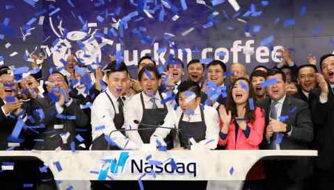 Luckin Coffee thời mới lên sàn ở Mỹ (Ảnh: Nikkei Asia)